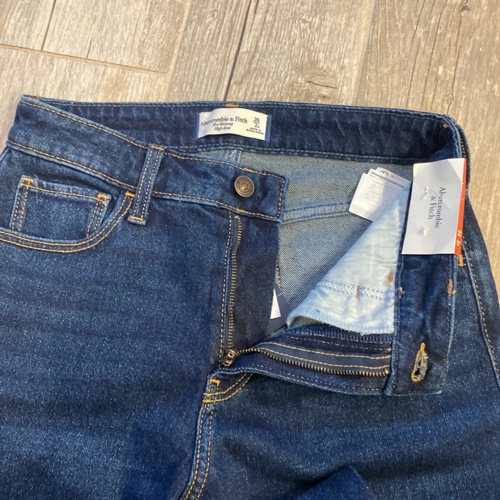 NWT A&F Dark Wash The Skinny High Rise Jeans - Picture 2 of 7